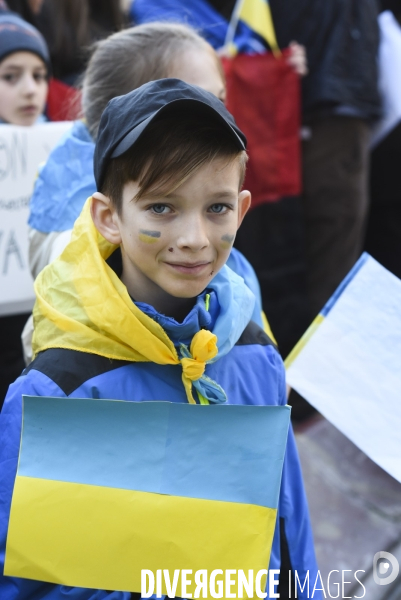 Guerre en UKRAINE. Rassemblement à Paris contre l invasion RUSSE en UKRAINE. Le 27.02.2022. Conflict in Ukraine. People protest against Russia s military invasion of Ukraine.