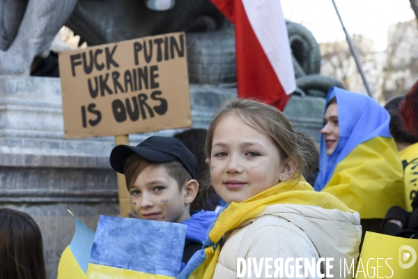 Guerre en UKRAINE. Rassemblement à Paris contre l invasion RUSSE en UKRAINE. Le 27.02.2022. Conflict in Ukraine. People protest against Russia s military invasion of Ukraine.