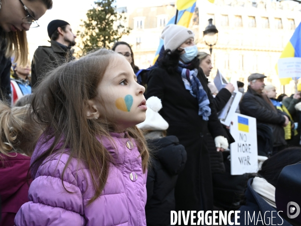 Guerre en UKRAINE. Rassemblement à Paris contre l invasion RUSSE en UKRAINE. Le 27.02.2022. Conflict in Ukraine. People protest against Russia s military invasion of Ukraine.