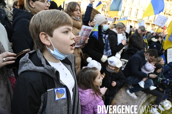 Guerre en UKRAINE. Rassemblement à Paris contre l invasion RUSSE en UKRAINE. Le 27.02.2022. Conflict in Ukraine. People protest against Russia s military invasion of Ukraine.