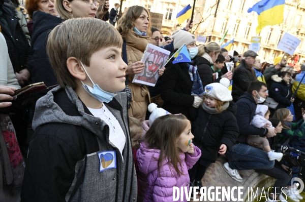 Guerre en UKRAINE. Rassemblement à Paris contre l invasion RUSSE en UKRAINE. Le 27.02.2022. Conflict in Ukraine. People protest against Russia s military invasion of Ukraine.