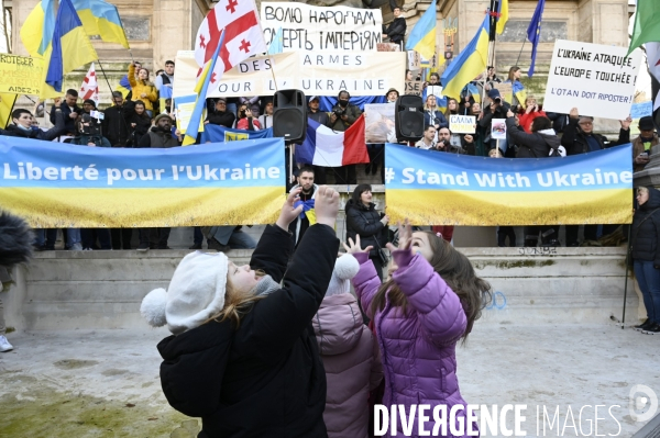 Guerre en UKRAINE. Rassemblement à Paris contre l invasion RUSSE en UKRAINE. Le 27.02.2022. Conflict in Ukraine. People protest against Russia s military invasion of Ukraine.