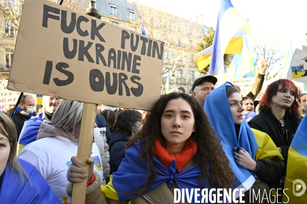 Guerre en UKRAINE. Rassemblement à Paris contre l invasion RUSSE en UKRAINE. Le 27.02.2022. Conflict in Ukraine. People protest against Russia s military invasion of Ukraine.