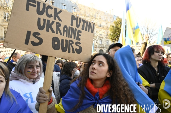 Guerre en UKRAINE. Rassemblement à Paris contre l invasion RUSSE en UKRAINE. Le 27.02.2022. Conflict in Ukraine. People protest against Russia s military invasion of Ukraine.