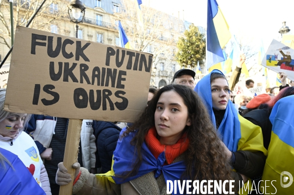 Guerre en UKRAINE. Rassemblement à Paris contre l invasion RUSSE en UKRAINE. Le 27.02.2022. Conflict in Ukraine. People protest against Russia s military invasion of Ukraine.