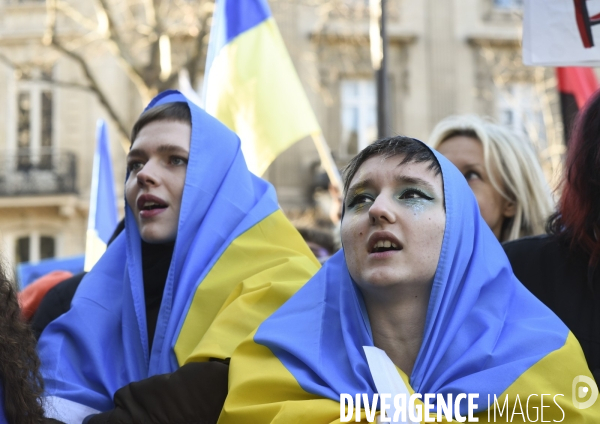 Guerre en UKRAINE. Rassemblement à Paris contre l invasion RUSSE en UKRAINE. Le 27.02.2022. Conflict in Ukraine. People protest against Russia s military invasion of Ukraine.