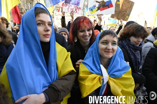 Guerre en UKRAINE. Rassemblement à Paris contre l invasion RUSSE en UKRAINE. Le 27.02.2022. Conflict in Ukraine. People protest against Russia s military invasion of Ukraine.