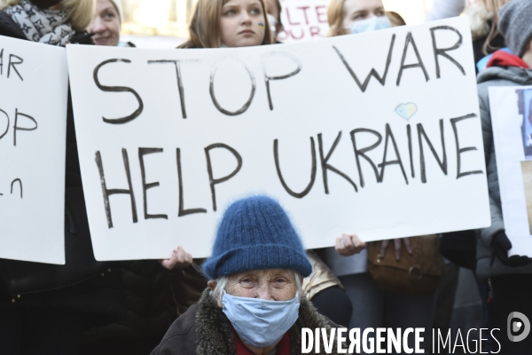 Guerre en UKRAINE. Rassemblement à Paris contre l invasion RUSSE en UKRAINE. Le 27.02.2022. Conflict in Ukraine. People protest against Russia s military invasion of Ukraine.