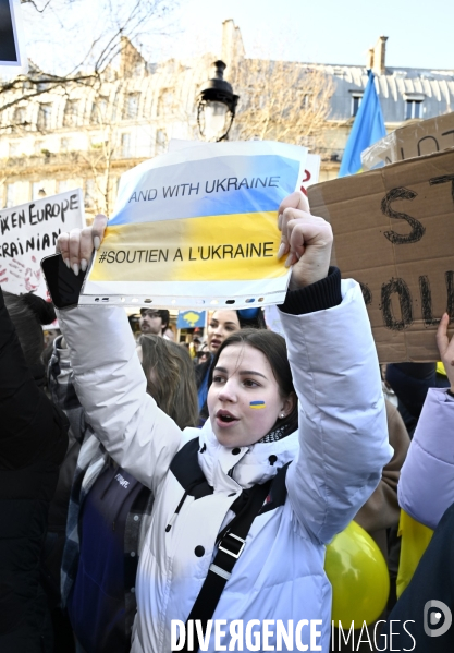 Guerre en UKRAINE. Rassemblement à Paris contre l invasion RUSSE en UKRAINE. Le 27.02.2022. Conflict in Ukraine. People protest against Russia s military invasion of Ukraine.