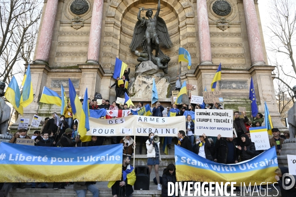 Guerre en UKRAINE. Rassemblement à Paris contre l invasion RUSSE en UKRAINE. Le 27.02.2022. Conflict in Ukraine. People protest against Russia s military invasion of Ukraine.