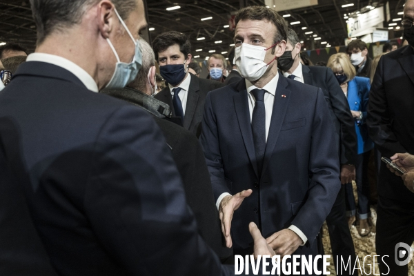 Emmanuel Macron inaugure le Salon International de l Agriculture.