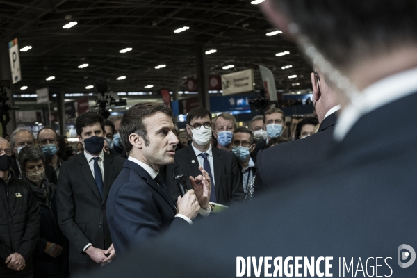 Emmanuel Macron inaugure le Salon International de l Agriculture.