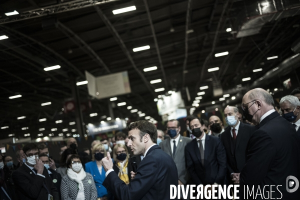 Emmanuel Macron inaugure le Salon International de l Agriculture.