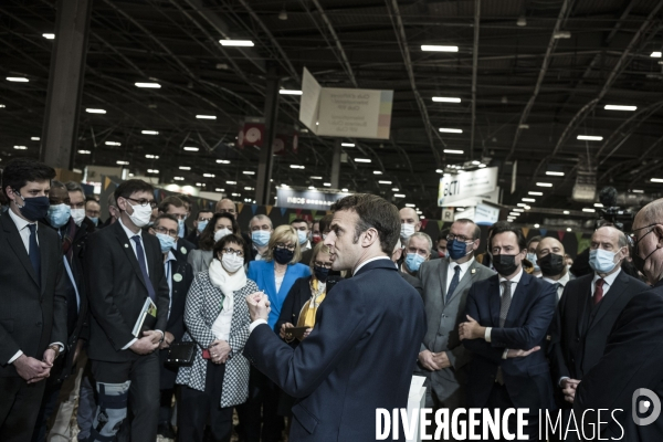 Emmanuel Macron inaugure le Salon International de l Agriculture.