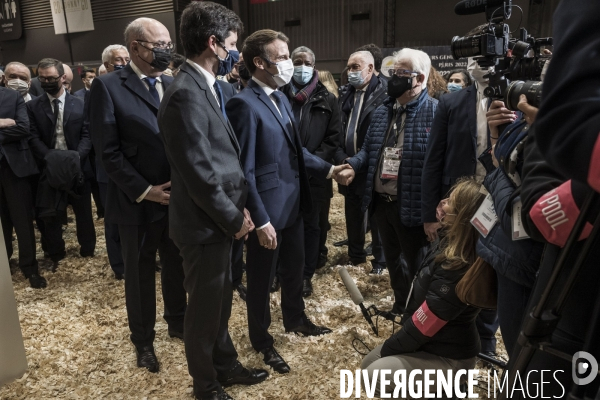 Emmanuel Macron inaugure le Salon International de l Agriculture.