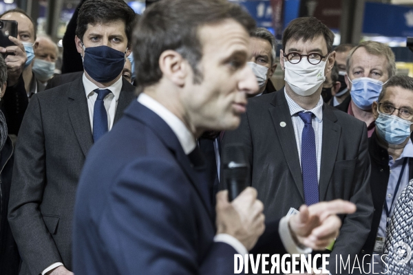 Emmanuel Macron inaugure le Salon International de l Agriculture.