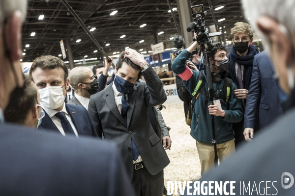 Emmanuel Macron inaugure le Salon International de l Agriculture.