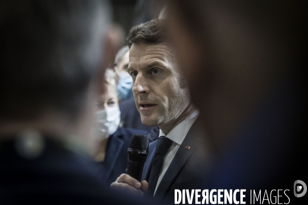 Emmanuel Macron inaugure le Salon International de l Agriculture.