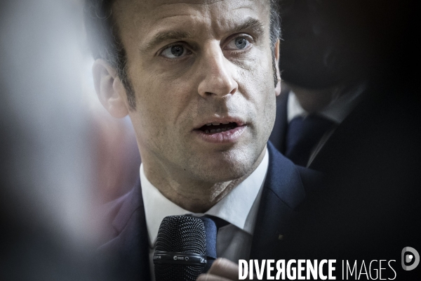 Emmanuel Macron inaugure le Salon International de l Agriculture.