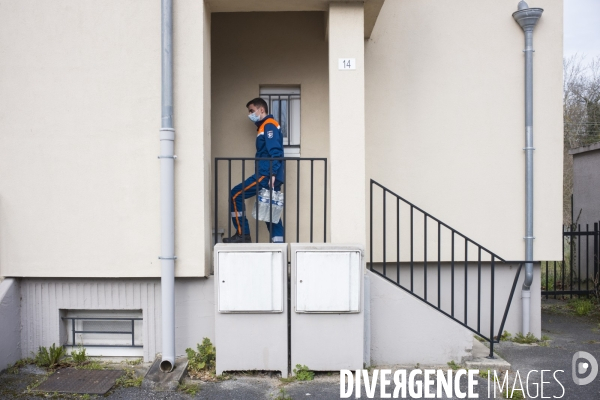 Distribution d eau en bouteilles a pont-saint-maxence suite a une pollution bacterienne dans l eau du robinet.