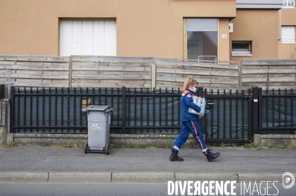 Distribution d eau en bouteilles a pont-saint-maxence suite a une pollution bacterienne dans l eau du robinet.