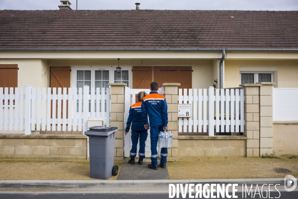 Distribution d eau en bouteilles a pont-saint-maxence suite a une pollution bacterienne dans l eau du robinet.