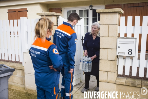 Distribution d eau en bouteilles a pont-saint-maxence suite a une pollution bacterienne dans l eau du robinet.