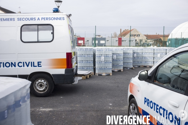 Distribution d eau en bouteilles a pont-saint-maxence suite a une pollution bacterienne dans l eau du robinet.