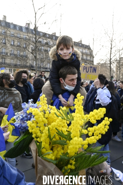 Guerre en UKRAINE. Les enfants au rassemblement pour la paix, à Paris. Contre l invasion RUSSE en UKRAINE. Le 05.03.2022. Conflict in Ukraine. People protest against Russia s military invasion of Ukraine.