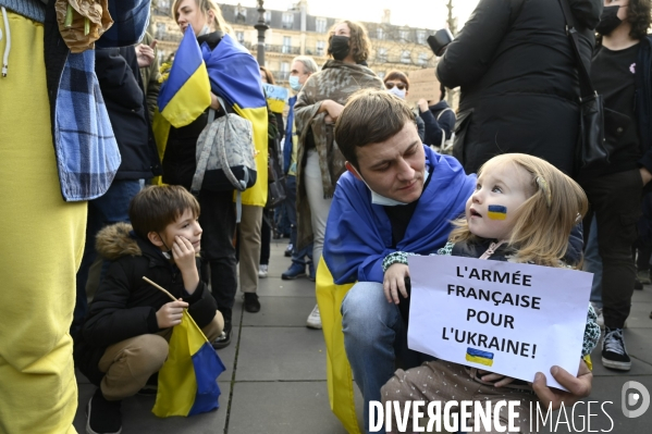 Guerre en UKRAINE. Les enfants au rassemblement pour la paix, à Paris. Contre l invasion RUSSE en UKRAINE. Le 05.03.2022. Conflict in Ukraine. People protest against Russia s military invasion of Ukraine.