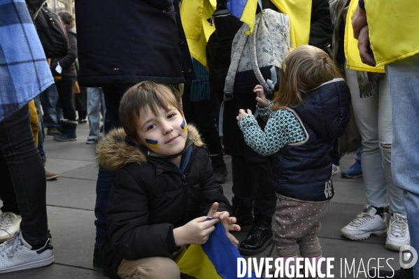 Guerre en UKRAINE. Les enfants au rassemblement pour la paix, à Paris. Contre l invasion RUSSE en UKRAINE. Le 05.03.2022. Conflict in Ukraine. People protest against Russia s military invasion of Ukraine.