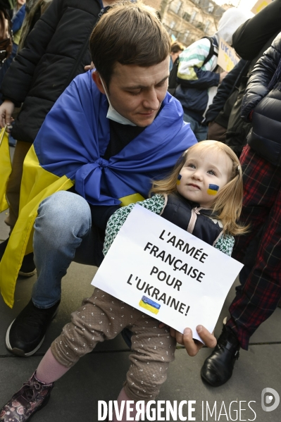 Guerre en UKRAINE. Les enfants au rassemblement pour la paix, à Paris. Contre l invasion RUSSE en UKRAINE. Le 05.03.2022. Conflict in Ukraine. People protest against Russia s military invasion of Ukraine.