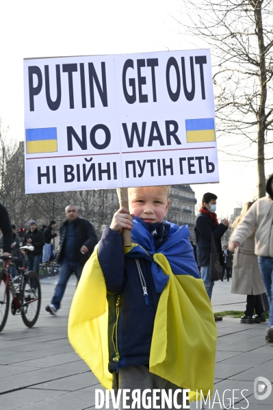 Guerre en UKRAINE. Les enfants au rassemblement pour la paix, à Paris. Contre l invasion RUSSE en UKRAINE. Le 05.03.2022. Conflict in Ukraine. People protest against Russia s military invasion of Ukraine.