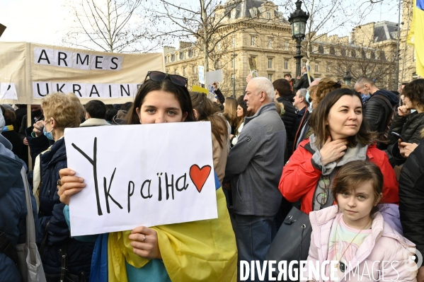 Guerre en UKRAINE. Les enfants au rassemblement pour la paix, à Paris. Contre l invasion RUSSE en UKRAINE. Le 05.03.2022. Conflict in Ukraine. People protest against Russia s military invasion of Ukraine.