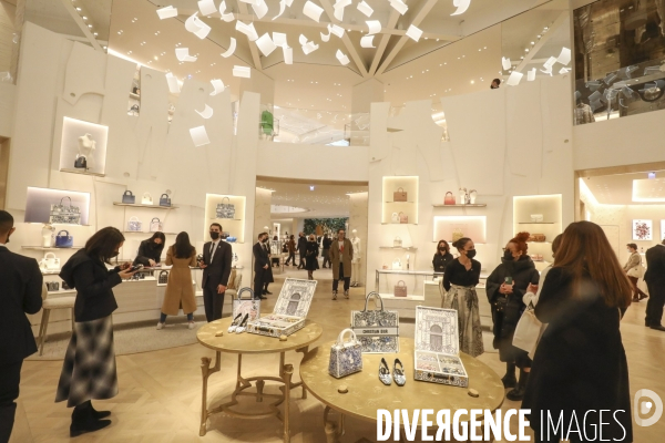 Ouverture de la nouvelle boutique dior 30 rue montaigne