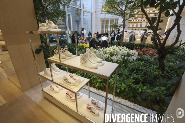 Ouverture de la nouvelle boutique dior 30 rue montaigne