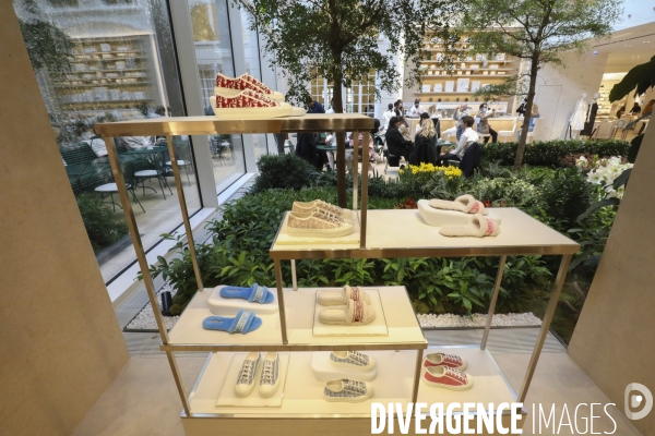 Ouverture de la nouvelle boutique dior 30 rue montaigne