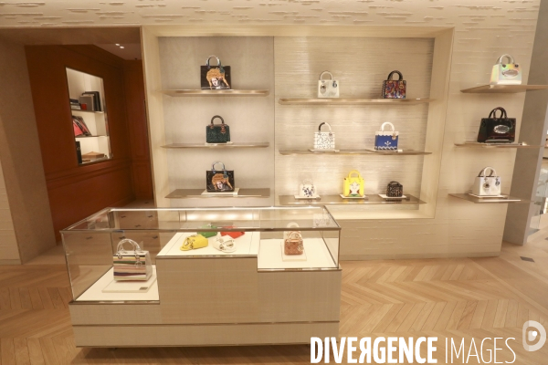 Ouverture de la nouvelle boutique dior 30 rue montaigne