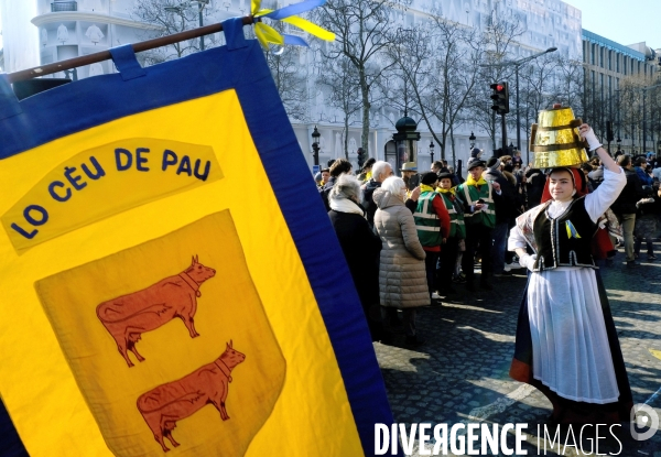 Les Folies Béarnaises sur les champs elysées