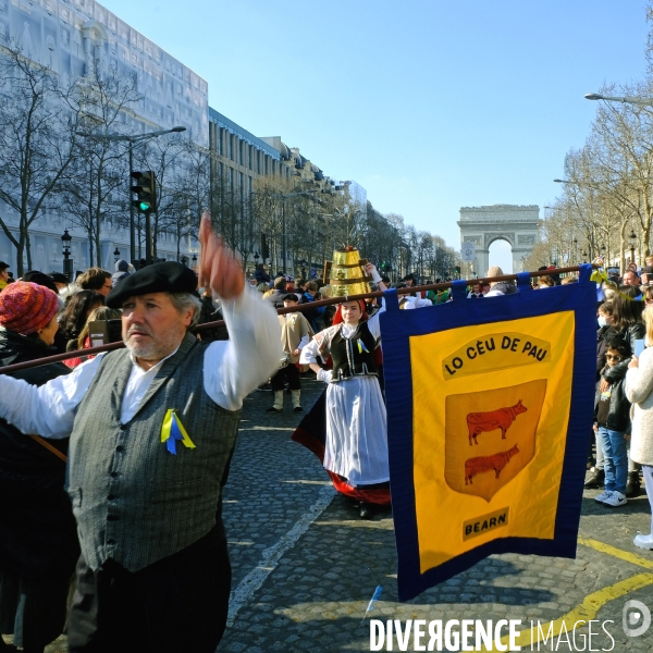 Les Folies Béarnaises sur les champs elysées