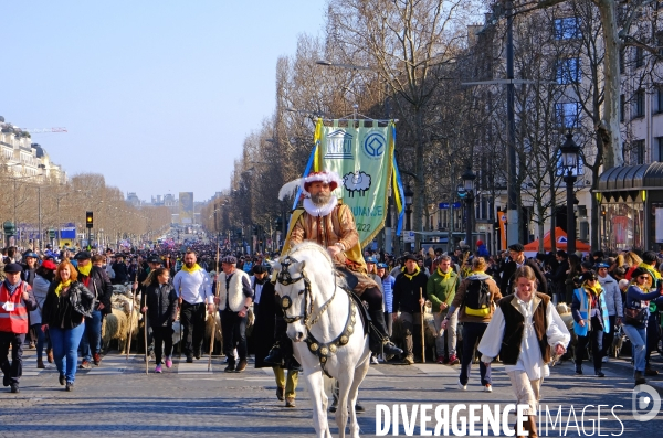 Les Folies Béarnaises sur les champs elysées