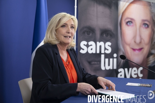 Conférence de presse de Marine Le PEN sur l école