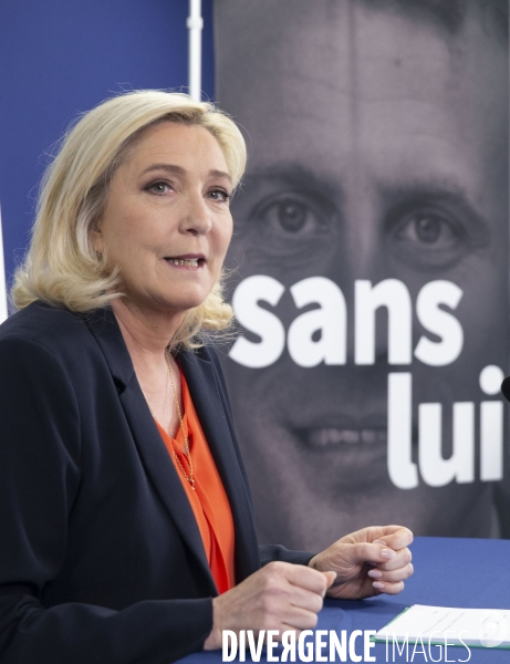 Conférence de presse de Marine Le PEN sur l école