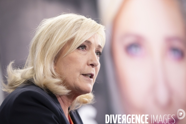 Conférence de presse de Marine Le PEN sur l école