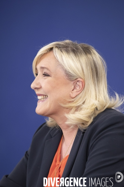 Conférence de presse de Marine Le PEN sur l école