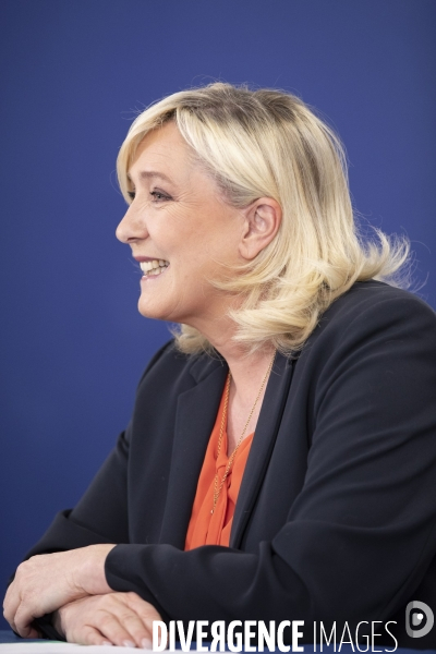 Conférence de presse de Marine Le PEN sur l école