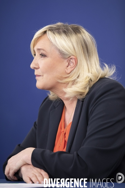 Conférence de presse de Marine Le PEN sur l école