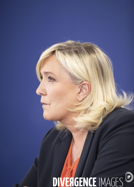 Conférence de presse de Marine Le PEN sur l école