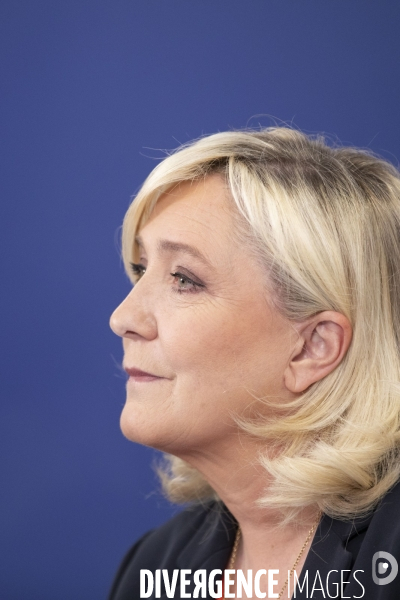 Conférence de presse de Marine Le PEN sur l école