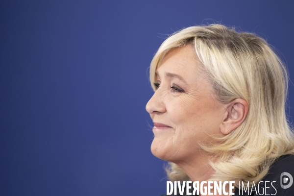 Conférence de presse de Marine Le PEN sur l école